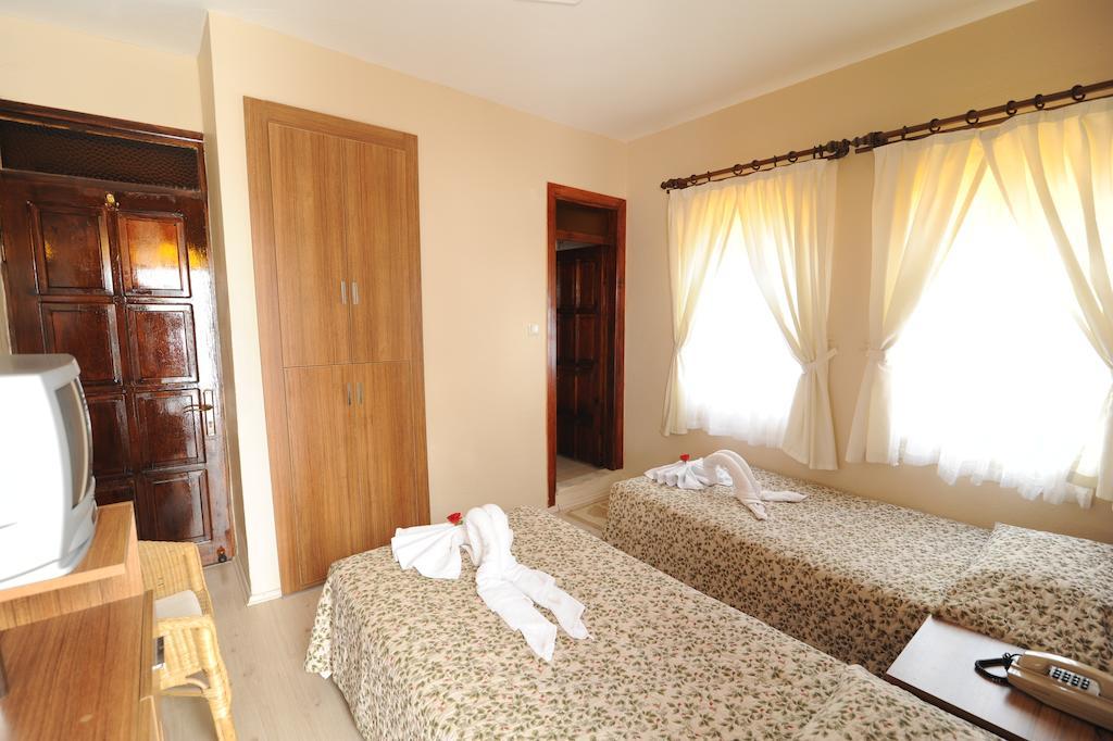 Og-Erim Hotel คูซาดาซี ภายนอก รูปภาพ