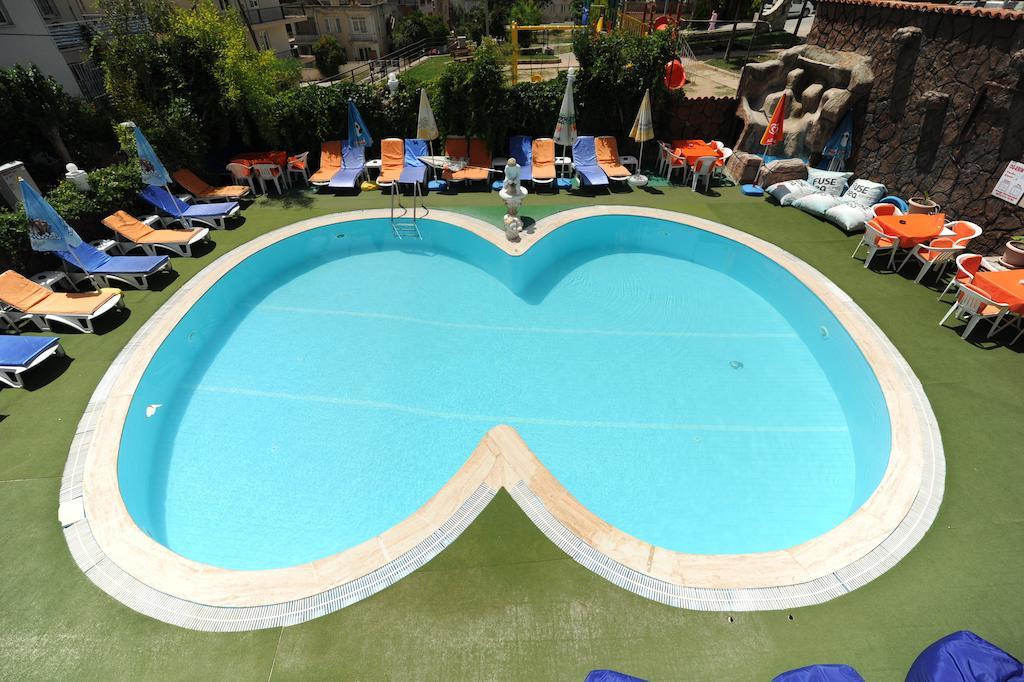 Og-Erim Hotel คูซาดาซี ภายนอก รูปภาพ